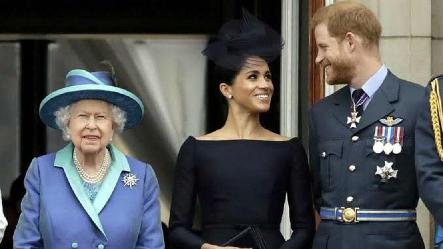 Isabel II acuerda un "periodo de transición" para los duques de Sussex