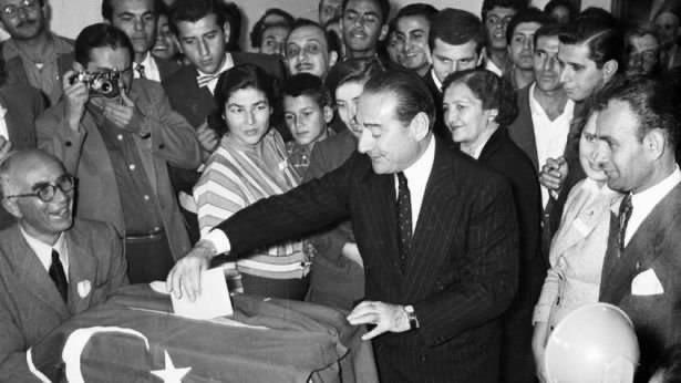 Turquía homenajea a Adnan Menderes