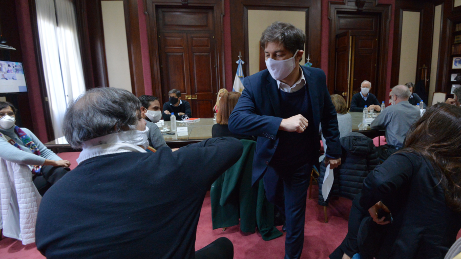 Kicillof reglamentó la implementación del distanciamiento y aislamiento social