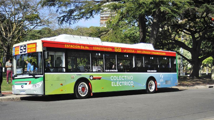 Las 24 actividades esenciales cuyos trabajadores podrán usar transporte público